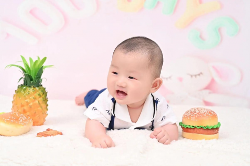 安陆宝宝在妈妈肚子里